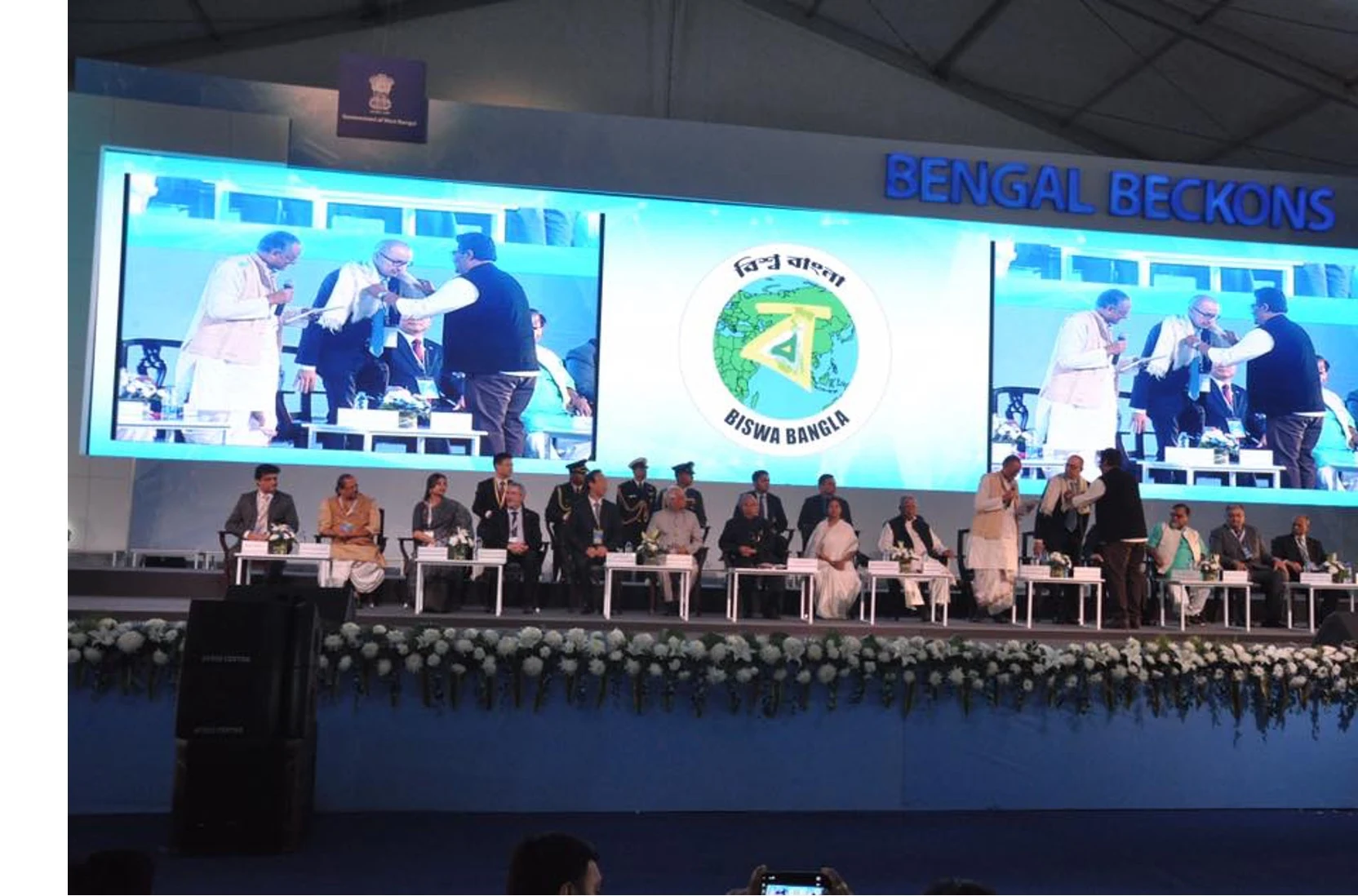 Bengal Beckons plenary stage with Biswa Bangla screens at the Bengal Global Business Summit 2017