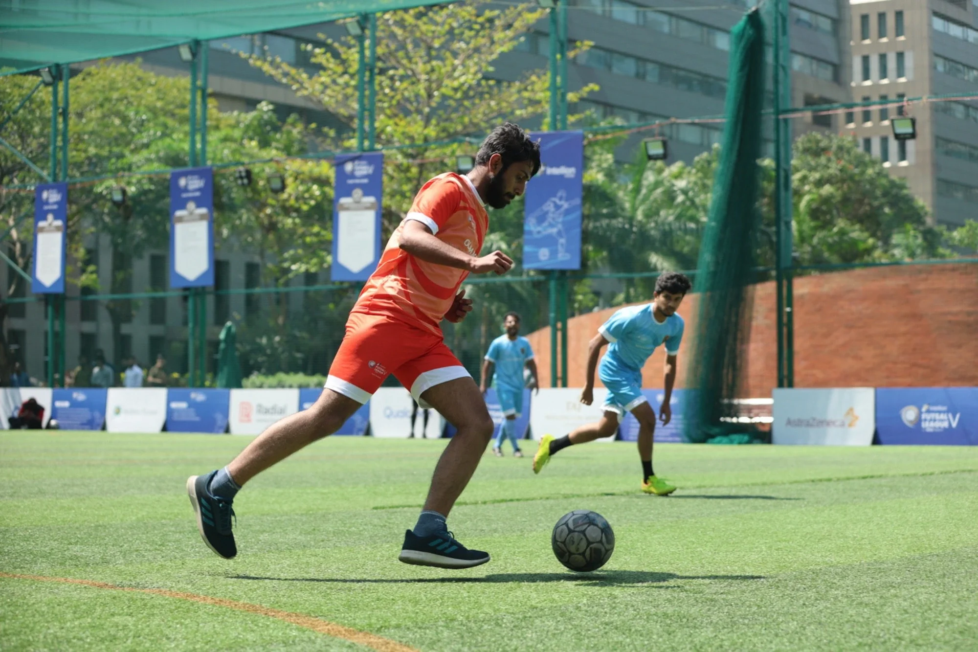 Orange-kit player driving forward with the ball in a Season 5 day match