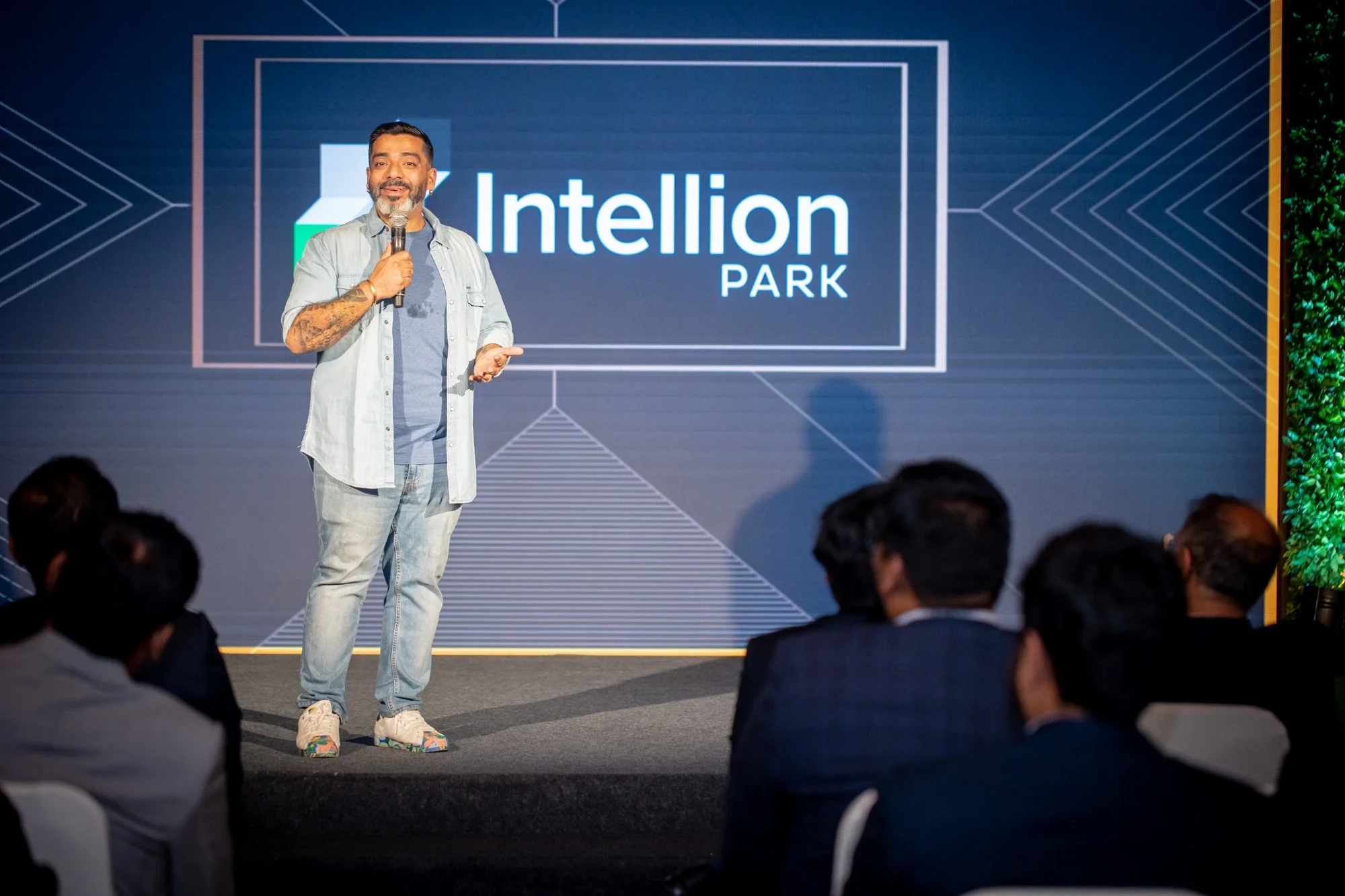 Stand-up performance in front of the Intellion Park LED backdrop