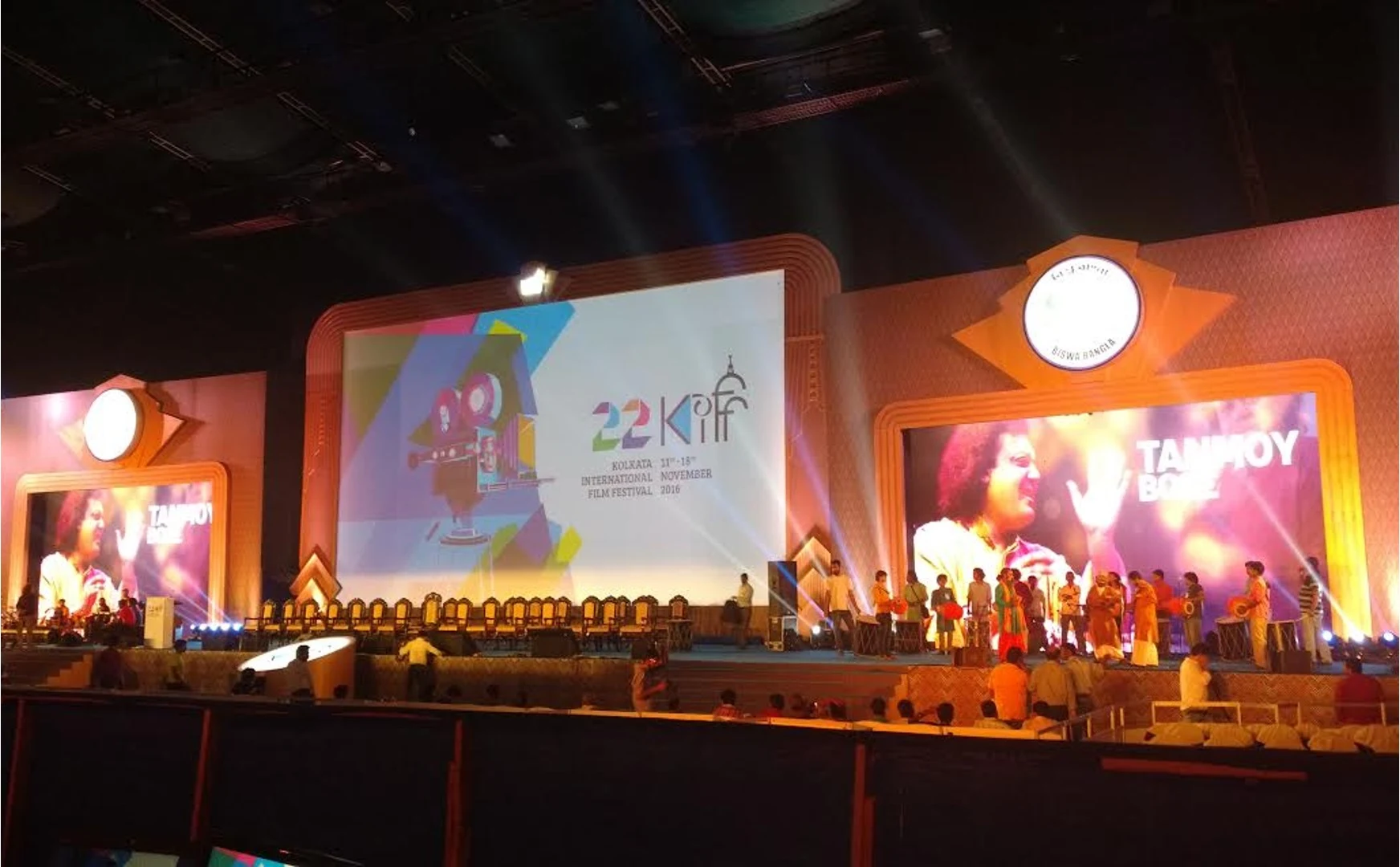 Lamp-lighting ceremony with Mamata Banerjee, Shah Rukh Khan, Kajol and Parineeti Chopra at KIFF 2016