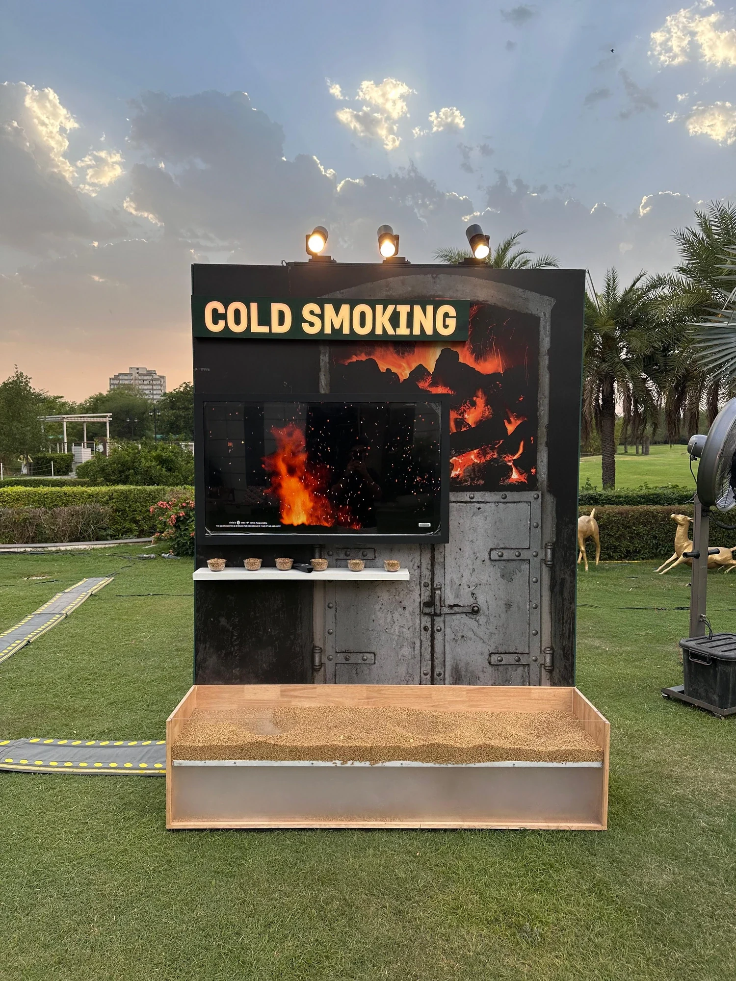 Cold Smoking station with kiln-fire visuals and smoke bowls