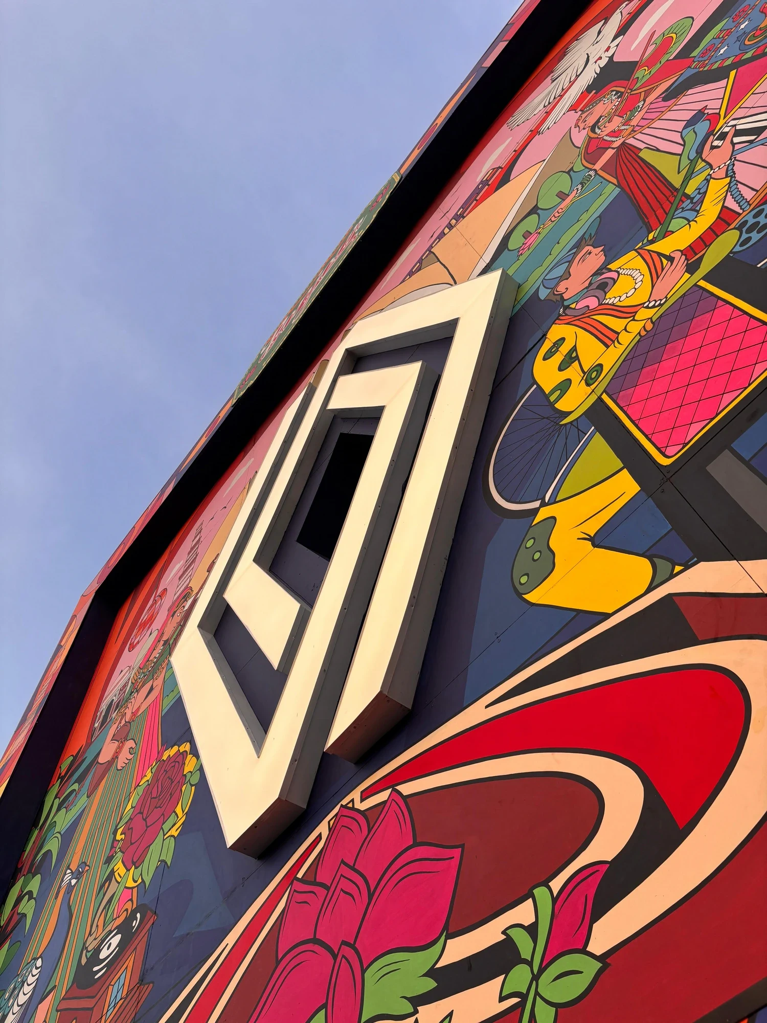 Close-up of the sculpted Renault diamond logo and graffiti artwork